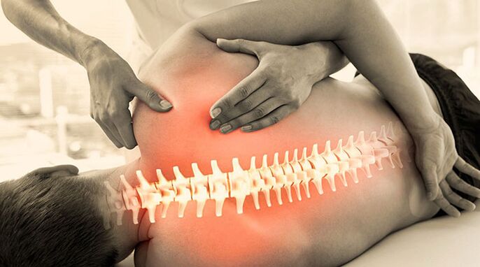Massage von Muskelgewebe gegen Rückenschmerzen