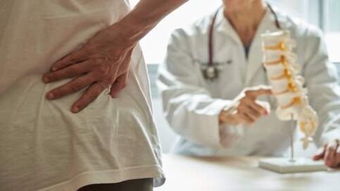 Bei anhaltenden Rückenschmerzen sollten Sie einen Arzt aufsuchen
